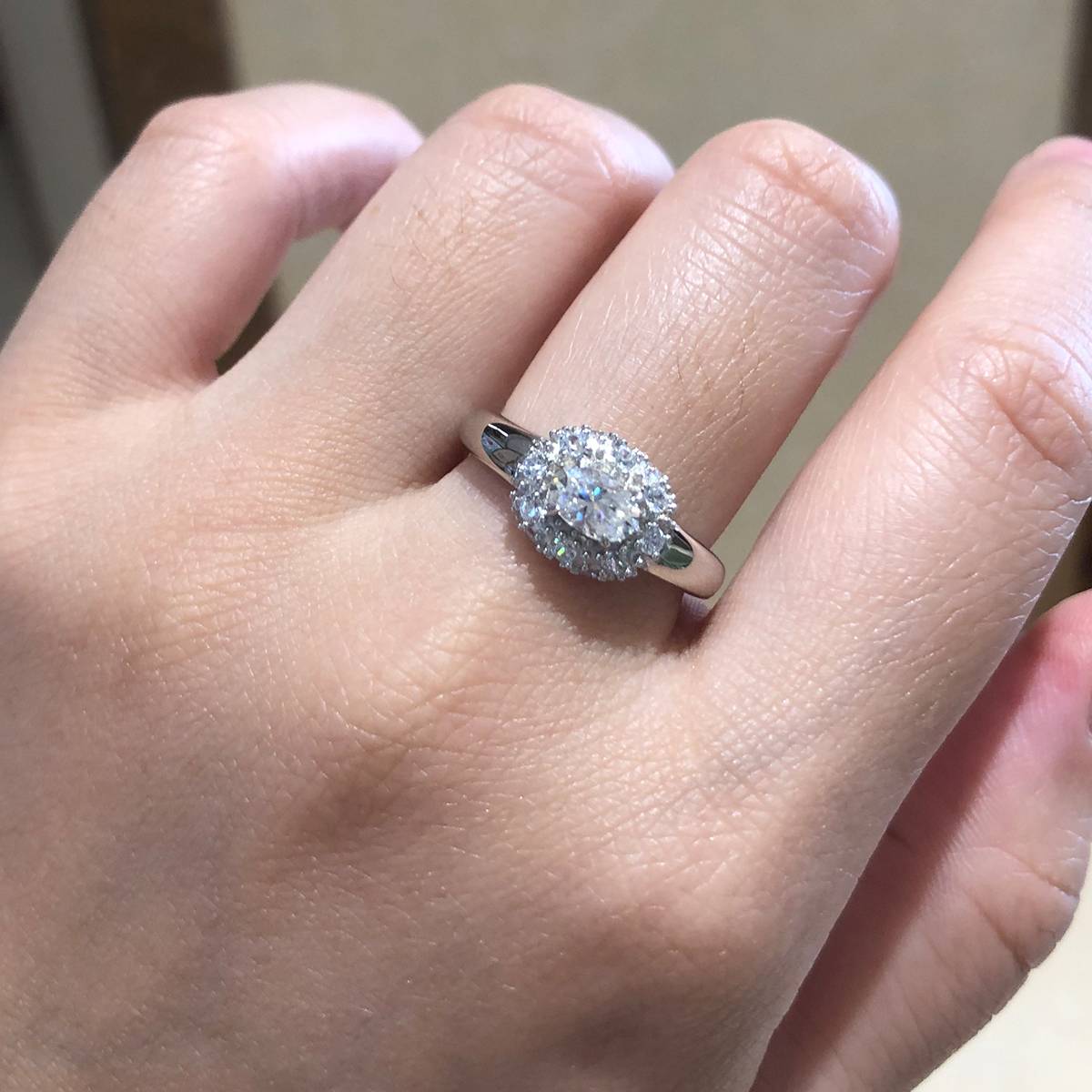 轻奢蛋形女戒S925银镀白金定制选款主石莫桑钻0.5ct/副石高碳钻